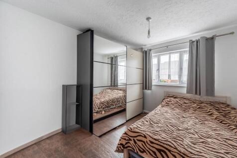 Pavilion Way, Edgware, HA8 1 bed flat for sale
