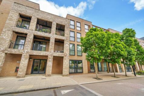 Dukes Court, Stanmore, HA7 2 bed flat for sale