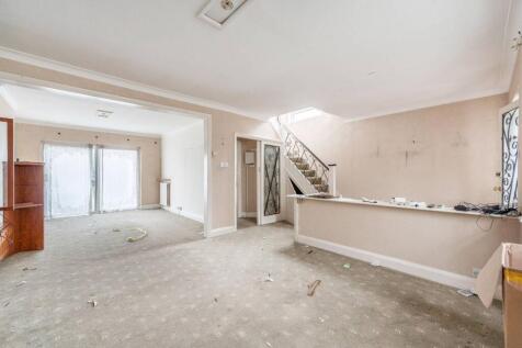 Hillside Gardens, Edgware, HA8 3 bed semi