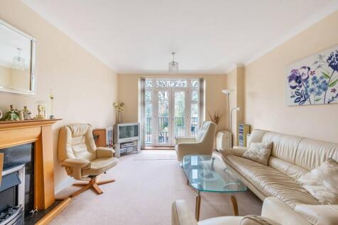 Stonegrove, Edgware, HA8 2 bed flat for sale