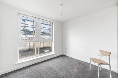 Cameron Crescent, Edgware, HA8 2 bed flat for sale