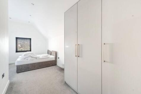 Elm Park, Stanmore, HA7 2 bed flat for sale