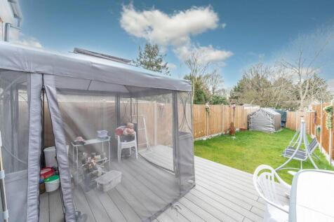 Hillside, Kingsbury, London, NW9 5 bed terraced house for sale