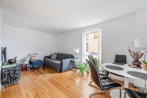Grove Park, Colindale, London, NW9 2 bed flat for sale