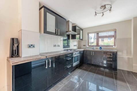 Caddis Close, Stanmore, HA7 4 bed detached house for sale