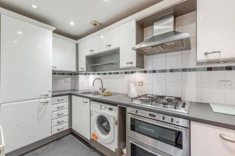 STATION ROAD, Edgware, HA8 2 bed flat for sale