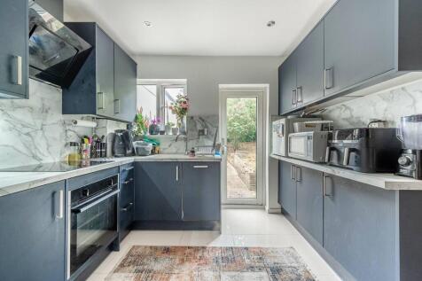 Fairmead Crescent, Edgware, HA8 4 bed terraced house for sale