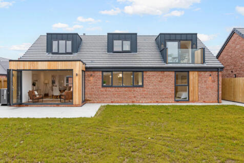 Raby Mere Road, Wirral, CH63 4 bed detached house for sale