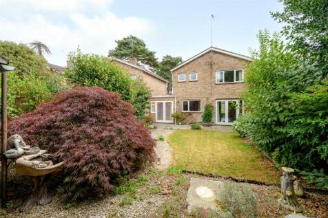 3 bedroom link detached house for sale
