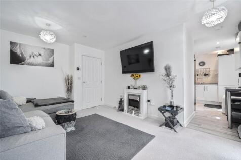 Newlands Place, Berkshire RG12 2 bed maisonette for sale