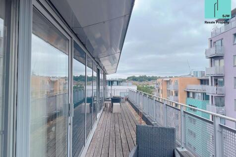 3 bedroom flat for sale