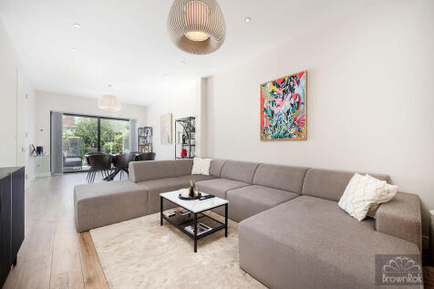 6 bedroom semi-detached house for sale