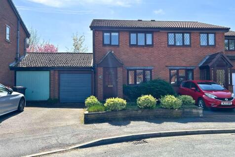 3 bedroom semi-detached house for sale
