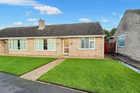 2 bedroom semi-detached bungalow for sale