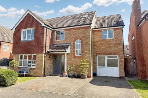 6 bedroom detached house for sale
