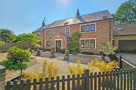 5 bedroom detached house for sale