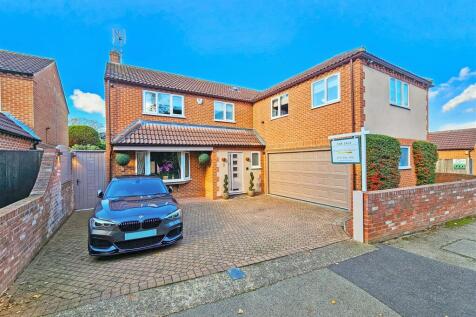 4 bedroom detached house for sale