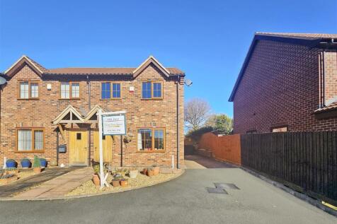 3 bedroom semi-detached house for sale
