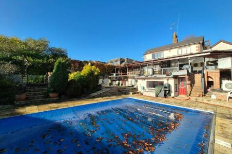 House of multiple occupation for sale