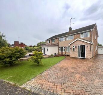 Ryeland Road, Duston, Northampton NN5 3 bed semi