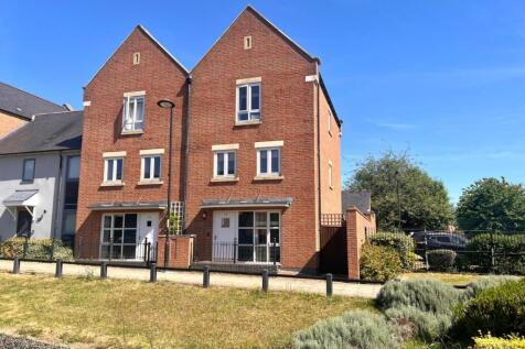 Scribers Drive, Upton, Northampton NN5 5 bed townhouse for sale