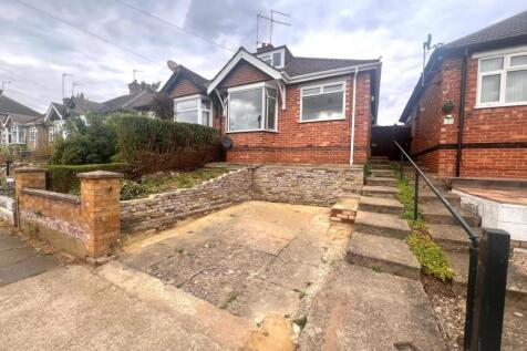 Malcolm Drive, Northampton, NN5 2 bed semi