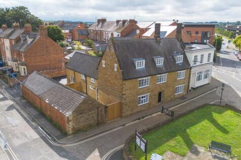 Causeway, Banbury OX16 4 bed end of terrace house for sale