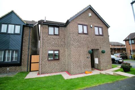 Cambrian Bar, Bradford BD12 4 bed detached house for sale