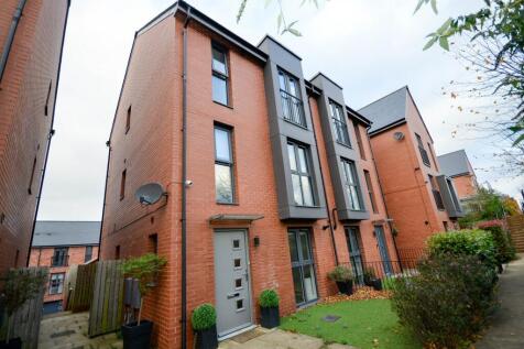 3 bedroom town house for sale
