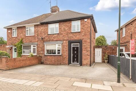 3 bedroom semi-detached house for sale