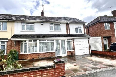 4 bedroom semi-detached house for sale