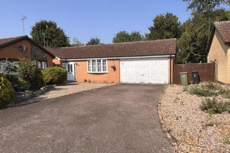 2 bedroom detached bungalow for sale