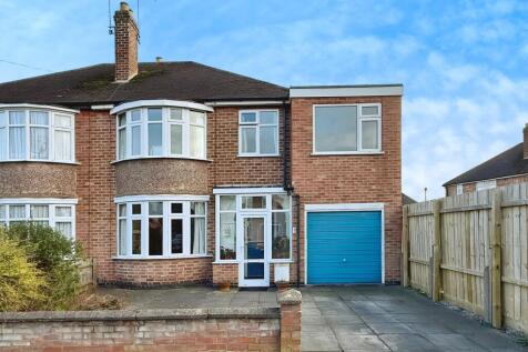 Woodbank Road, Knighton, Leicester, LE2 5 bed semi