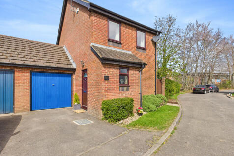 Stokenchurch, High Wycombe HP14 3 bed detached house for sale