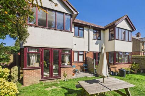 Stokenchurch, High Wycombe HP14 2 bed apartment for sale