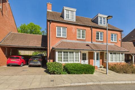 3 bedroom semi-detached house for sale