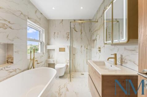 5 bedroom semi-detached house for sale