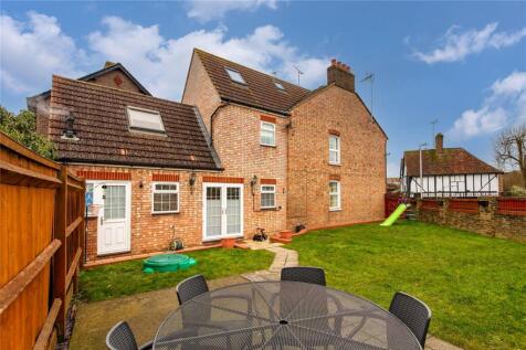 Luton Road, Chalton, Bedfordshire, LU4 5 bed semi