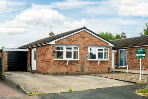 2 bedroom detached bungalow for sale