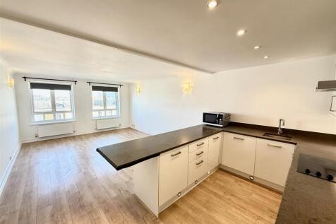 Studio flat for sale