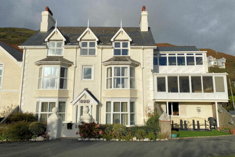 Ty Ardudwy, Aberdovey LL35 4 bed apartment for sale