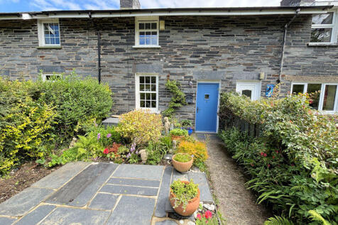 2 bedroom semi-detached house for sale