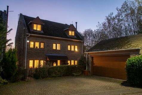 5 bedroom detached house for sale