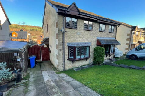 Paterson Close, Stocksbridge 3 bed semi