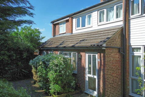 Kingsway, Camberley GU17 3 bed terraced house for sale