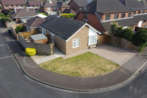 Hillcrest Gardens, Deal CT14 2 bed detached bungalow for sale