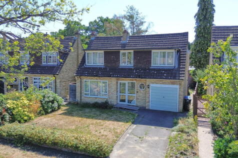 Frere Avenue, Fleet GU51 4 bed detached house for sale