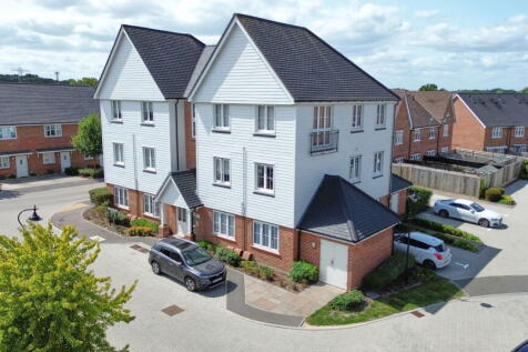 Mulberry Walk, FLEET GU51 2 bed flat for sale