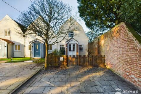 2 bedroom semi-detached house for sale