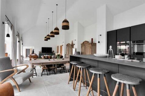 Bradgate Hill, Leicester LE6 4 bed barn conversion for sale